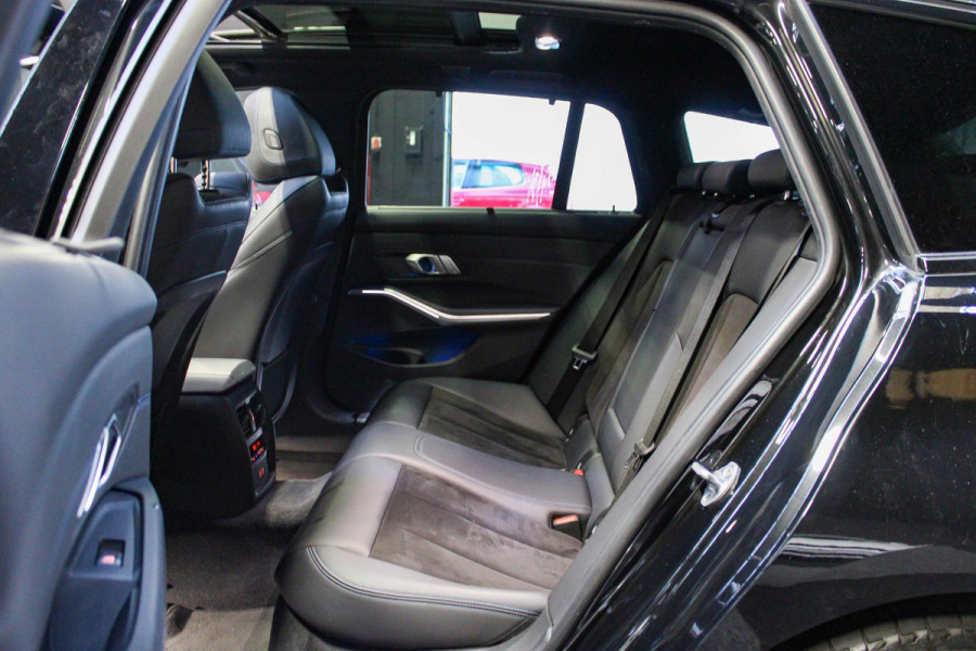 BMW 3 Serie Touring 330e M-Sport | Pano | Trekhaak | 360 camera