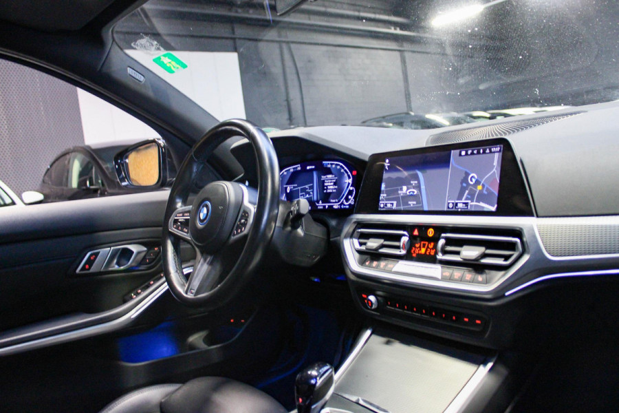 BMW 3 Serie Touring 330e M-Sport | Pano | Trekhaak | 360 camera