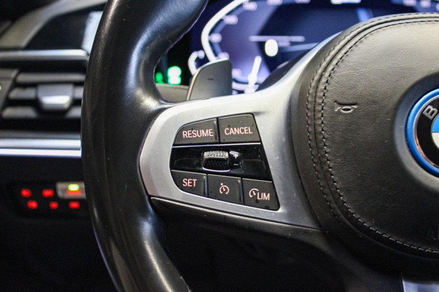 BMW 3 Serie Touring 330e M-Sport | Pano | Trekhaak | 360 camera