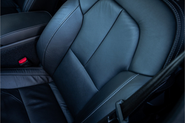 Volvo XC40 T5 AWD Intro Edition **Panoramadak**LEDER**Trekhaak wegklapbaar**dealer onderhouden
