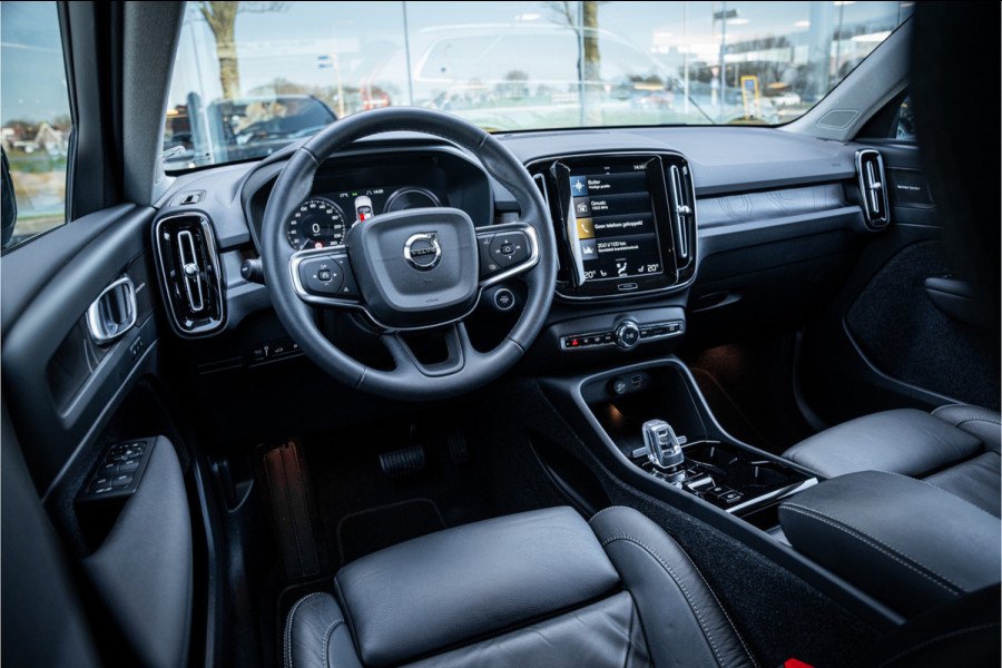 Volvo XC40 T5 AWD Intro Edition **Panoramadak**LEDER**Trekhaak wegklapbaar**dealer onderhouden