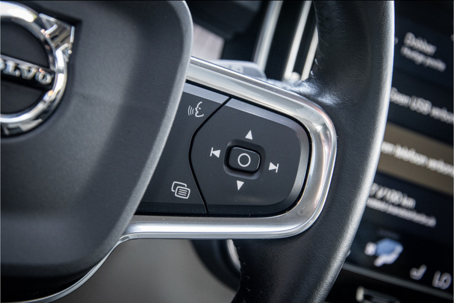 Volvo XC40 T5 AWD Intro Edition **Panoramadak**LEDER**Trekhaak wegklapbaar**dealer onderhouden