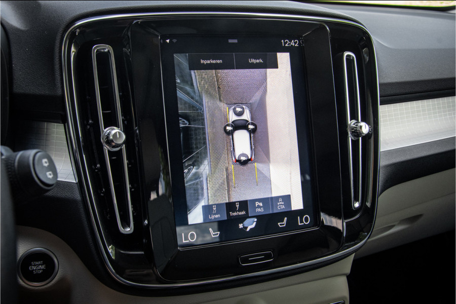 Volvo XC40 T5 AWD Intro Edition **Panoramadak**LEDER**Trekhaak wegklapbaar**dealer onderhouden