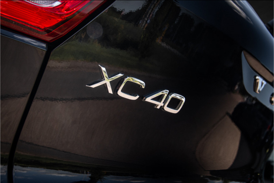 Volvo XC40 T5 AWD Intro Edition **Panoramadak**LEDER**Trekhaak wegklapbaar**dealer onderhouden