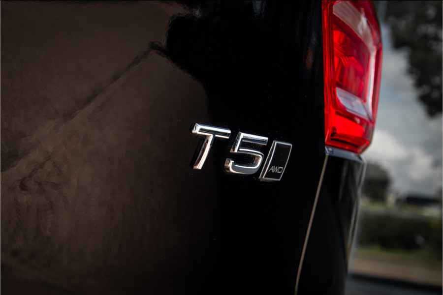 Volvo XC40 T5 AWD Intro Edition **Panoramadak**LEDER**Trekhaak wegklapbaar**dealer onderhouden