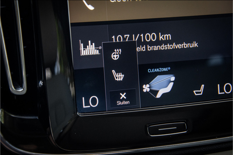 Volvo XC40 T5 AWD Intro Edition **Panoramadak**LEDER**Trekhaak wegklapbaar**dealer onderhouden