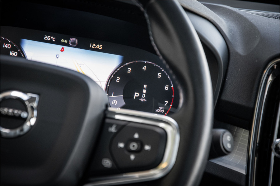 Volvo XC40 T5 AWD Intro Edition **Panoramadak**LEDER**Trekhaak wegklapbaar**dealer onderhouden