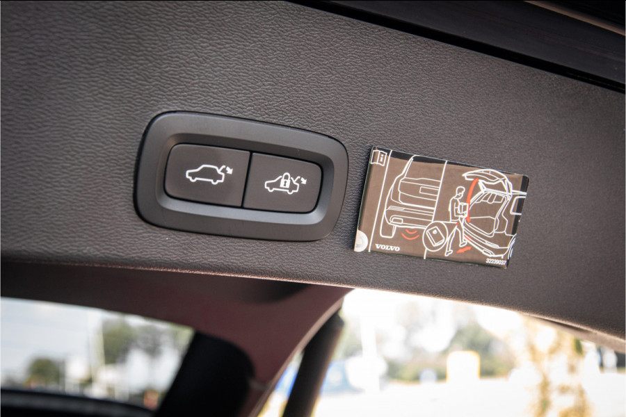Volvo XC40 T5 AWD Intro Edition **Panoramadak**LEDER**Trekhaak wegklapbaar**dealer onderhouden
