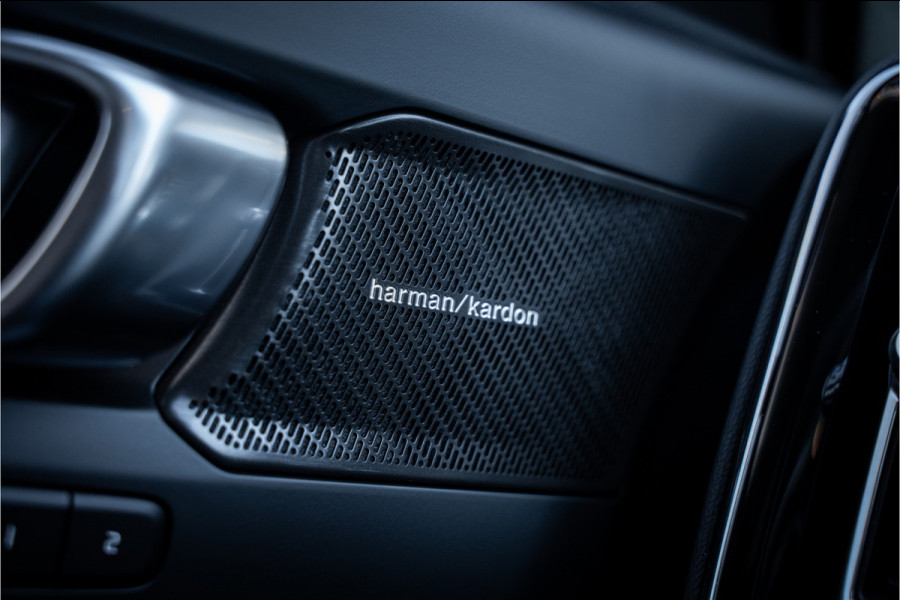 Volvo XC40 T5 AWD Intro Edition **Panoramadak**LEDER**Trekhaak wegklapbaar**dealer onderhouden