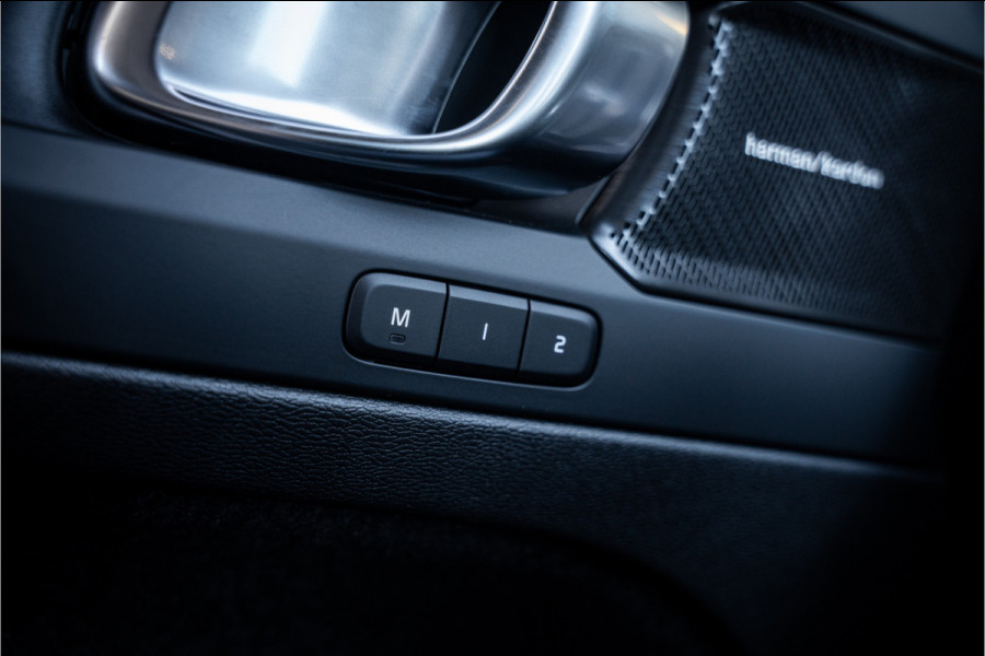 Volvo XC40 T5 AWD Intro Edition **Panoramadak**LEDER**Trekhaak wegklapbaar**dealer onderhouden