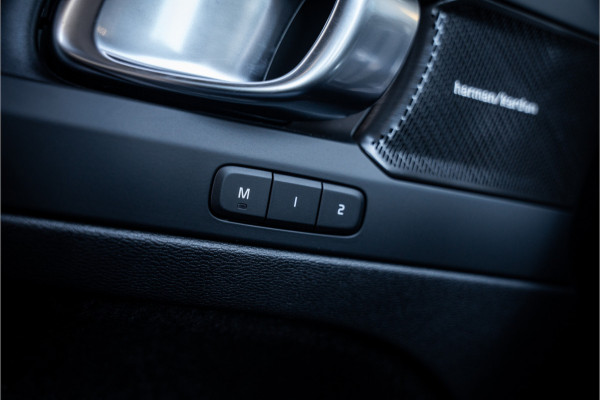 Volvo XC40 T5 AWD Intro Edition **Panoramadak**LEDER**Trekhaak wegklapbaar**dealer onderhouden