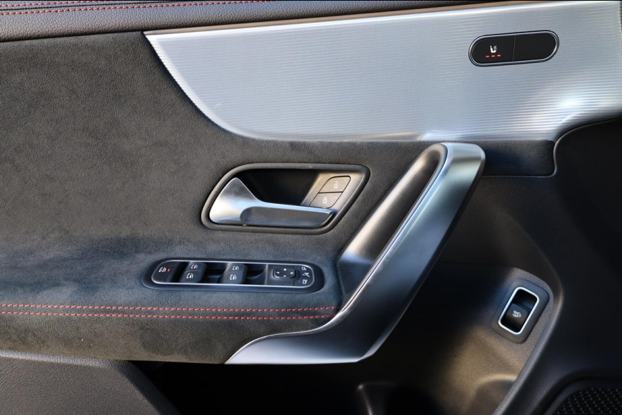 Mercedes-Benz CLA-Klasse 250 AMG Line LED/VIRTUAL/SFEER/PANOR/ALCANTARA+S.VERWARMING/LMV/CRUISE/ECC/12 MDN GARANTIE!