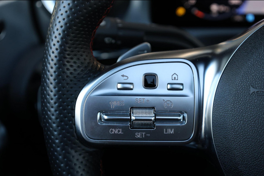 Mercedes-Benz CLA-Klasse 250 AMG Line LED/VIRTUAL/SFEER/PANOR/ALCANTARA+S.VERWARMING/LMV/CRUISE/ECC/12 MDN GARANTIE!