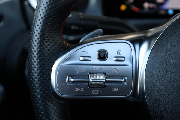 Mercedes-Benz CLA-Klasse 250 AMG Line LED/VIRTUAL/SFEER/PANOR/ALCANTARA+S.VERWARMING/LMV/CRUISE/ECC/12 MDN GARANTIE!