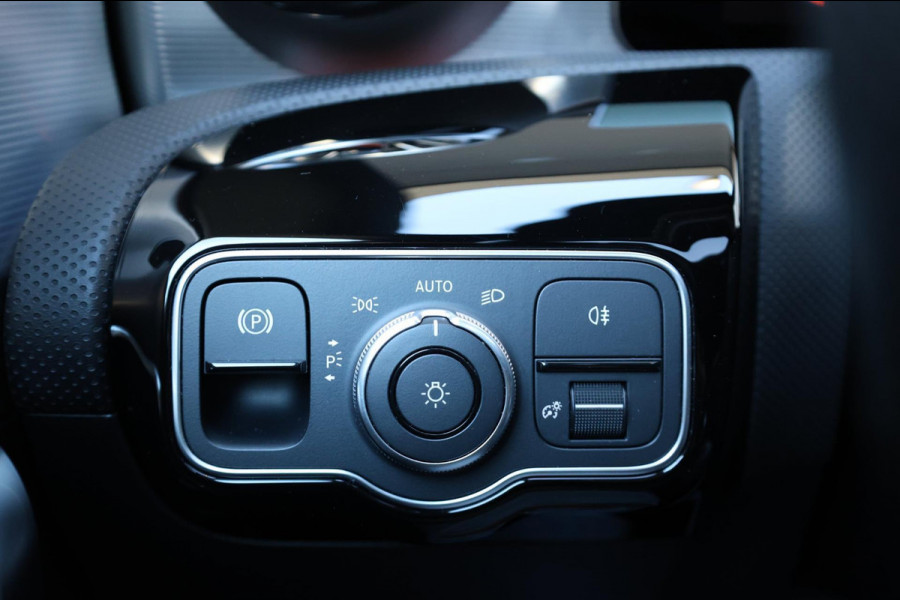 Mercedes-Benz CLA-Klasse 250 AMG Line LED/VIRTUAL/SFEER/PANOR/ALCANTARA+S.VERWARMING/LMV/CRUISE/ECC/12 MDN GARANTIE!