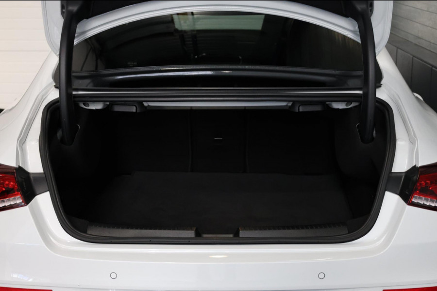 Mercedes-Benz CLA-Klasse 250 AMG Line LED/VIRTUAL/SFEER/PANOR/ALCANTARA+S.VERWARMING/LMV/CRUISE/ECC/12 MDN GARANTIE!