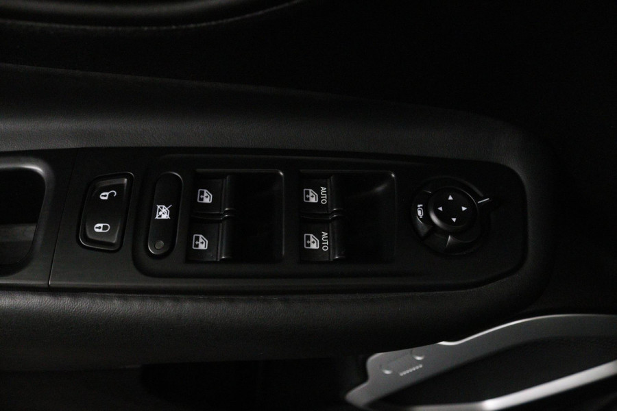 Jeep Renegade 1.4 MultiAir Limited (PANORAMADAK, CLIMA, NAVIGATIE, PARKEERSENSOREN, STUURBEDIENING)