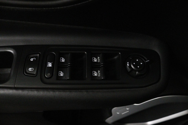 Jeep Renegade 1.4 MultiAir Limited (PANORAMADAK, CLIMA, NAVIGATIE, PARKEERSENSOREN, STUURBEDIENING)