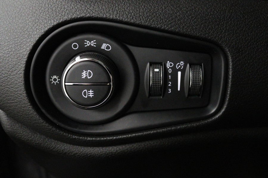 Jeep Renegade 1.4 MultiAir Limited (PANORAMADAK, CLIMA, NAVIGATIE, PARKEERSENSOREN, STUURBEDIENING)