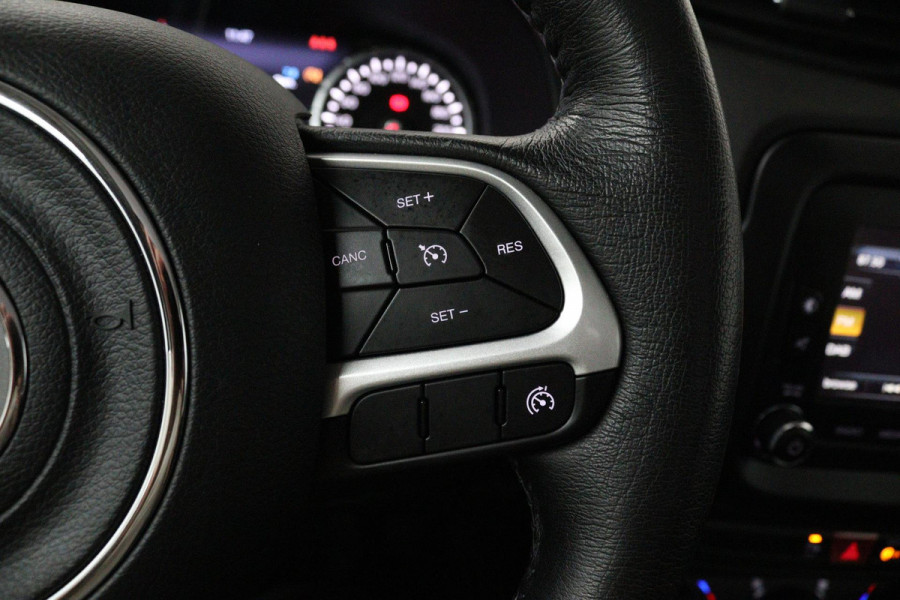 Jeep Renegade 1.4 MultiAir Limited (PANORAMADAK, CLIMA, NAVIGATIE, PARKEERSENSOREN, STUURBEDIENING)