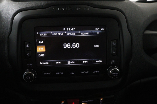 Jeep Renegade 1.4 MultiAir Limited (PANORAMADAK, CLIMA, NAVIGATIE, PARKEERSENSOREN, STUURBEDIENING)