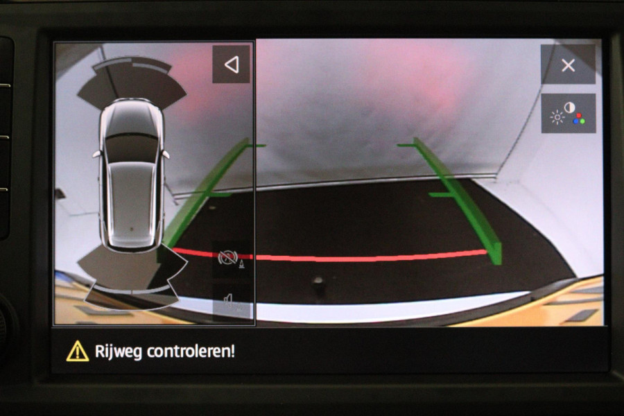 Seat Ateca 1.4 EcoTSI Style Business Intense (NAVIGATIE, TREKHAAK, CAMERA, STOELVERWARMING, LED)