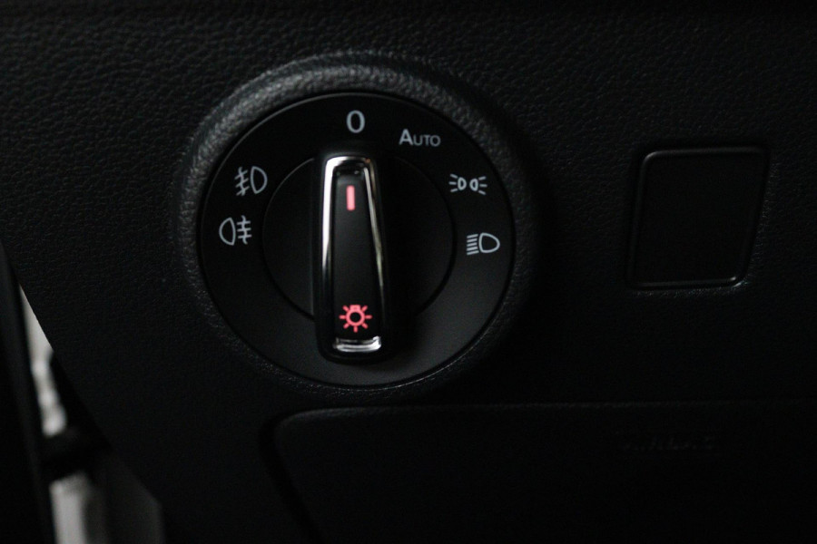 Seat Ateca 1.4 EcoTSI Style Business Intense (NAVIGATIE, TREKHAAK, CAMERA, STOELVERWARMING, LED)