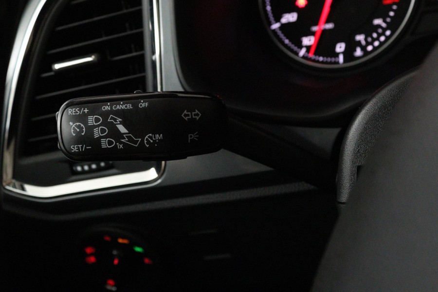 Seat Ateca 1.4 EcoTSI Style Business Intense (NAVIGATIE, TREKHAAK, CAMERA, STOELVERWARMING, LED)