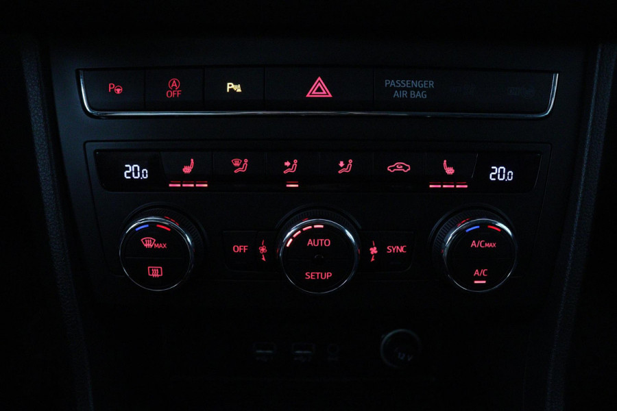 Seat Ateca 1.4 EcoTSI Style Business Intense (NAVIGATIE, TREKHAAK, CAMERA, STOELVERWARMING, LED)