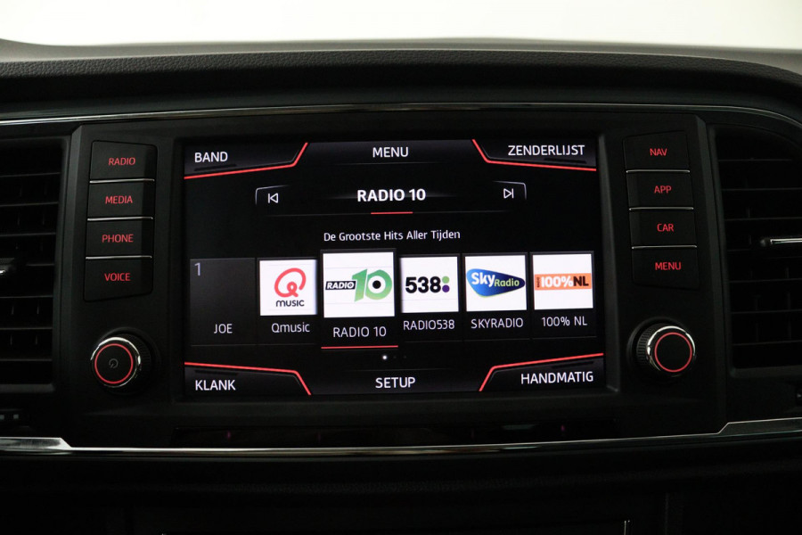 Seat Ateca 1.4 EcoTSI Style Business Intense (NAVIGATIE, TREKHAAK, CAMERA, STOELVERWARMING, LED)