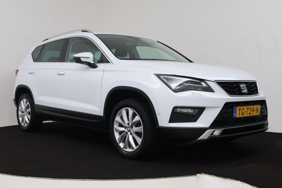 Seat Ateca 1.4 EcoTSI Style Business Intense (NAVIGATIE, TREKHAAK, CAMERA, STOELVERWARMING, LED)