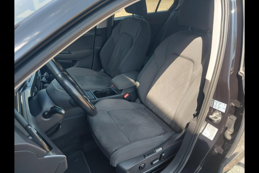 Volkswagen Golf 1.5 TSI Life Business