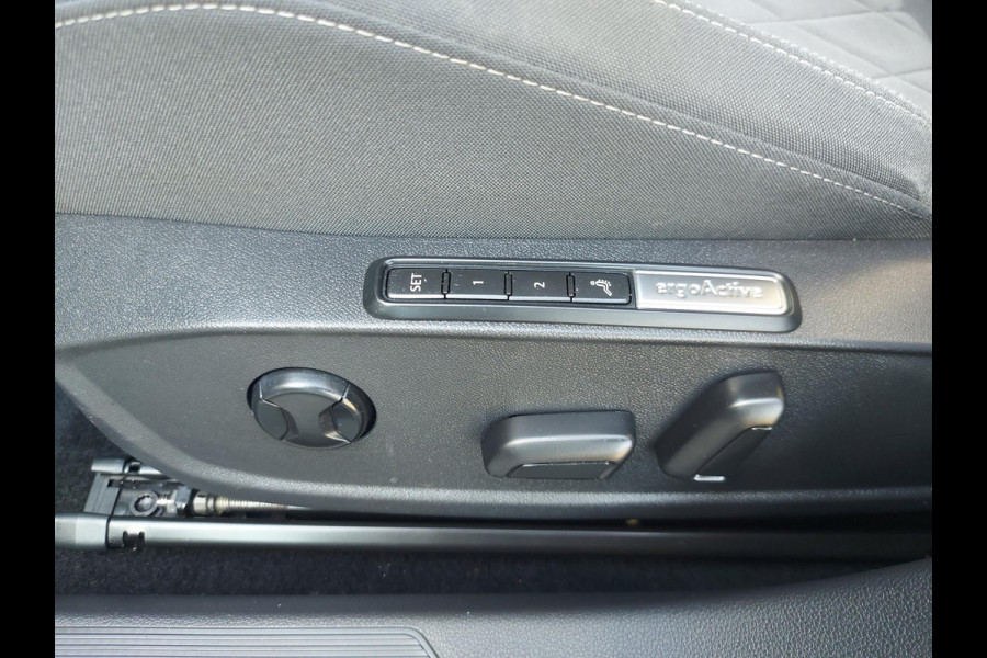 Volkswagen Golf 1.5 TSI Life Business