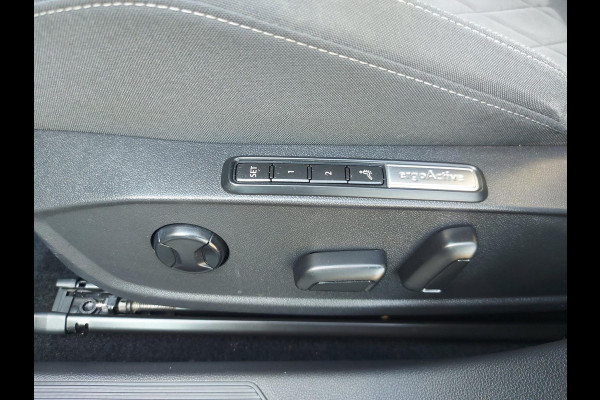 Volkswagen Golf 1.5 TSI Life Business