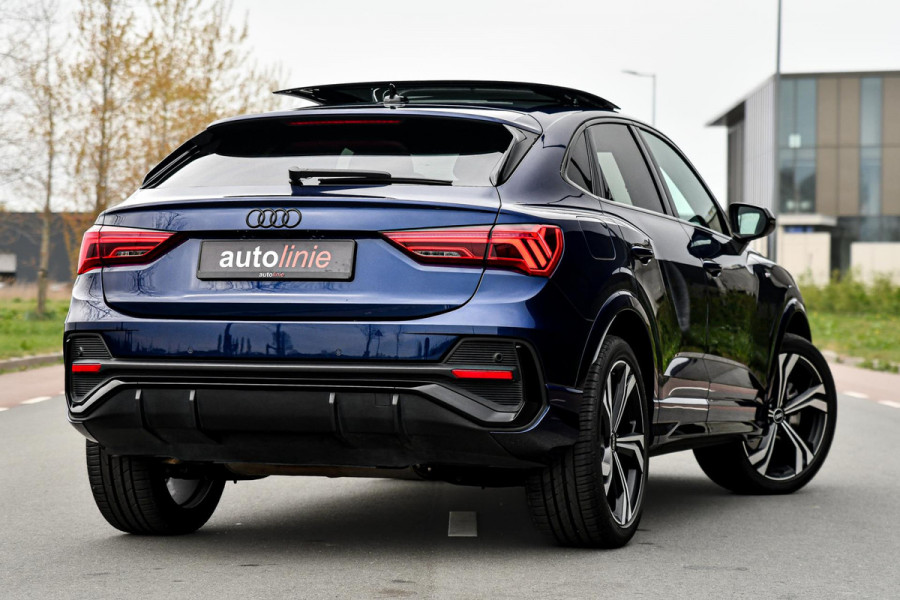 Audi Q3 Sportback 45 TFSI e 3x S-Line. Pano, ACC, Keyless, Sfeer, Dodeh, Camera, Matrix, 20'', Trekhaak, CarPlay!