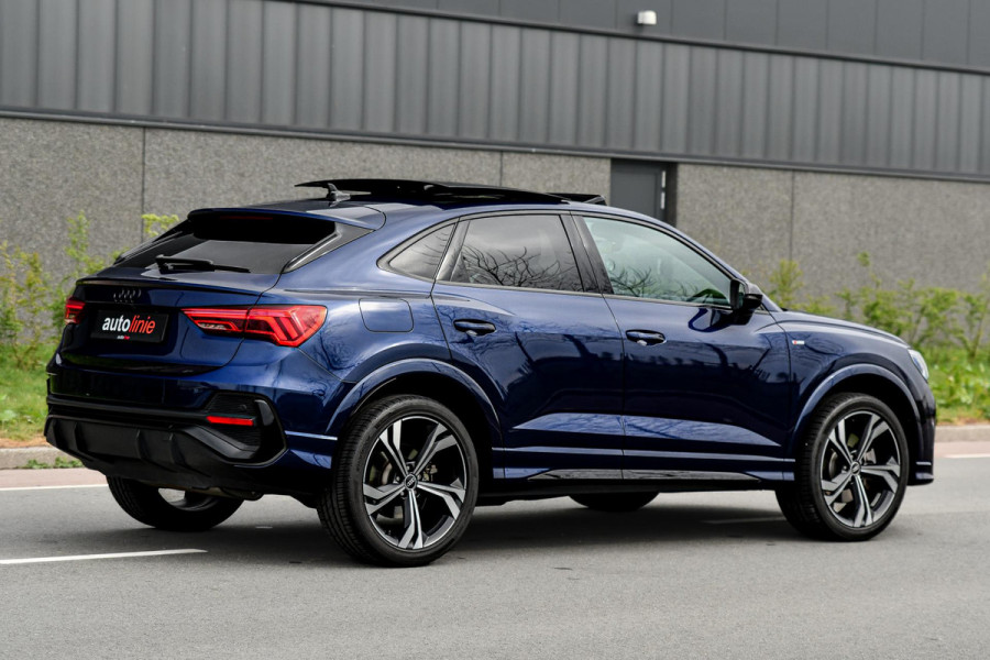 Audi Q3 Sportback 45 TFSI e 3x S-Line. Pano, ACC, Keyless, Sfeer, Dodeh, Camera, Matrix, 20'', Trekhaak, CarPlay!