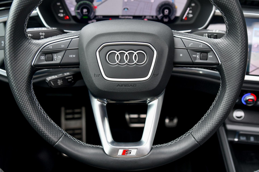 Audi Q3 Sportback 45 TFSI e 3x S-Line. Pano, ACC, Keyless, Sfeer, Dodeh, Camera, Matrix, 20'', Trekhaak, CarPlay!