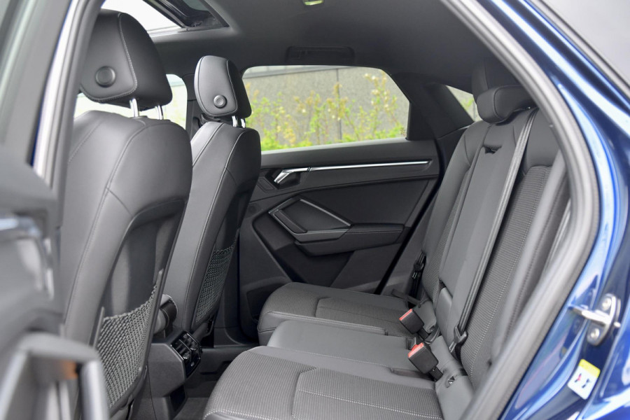 Audi Q3 Sportback 45 TFSI e 3x S-Line. Pano, ACC, Keyless, Sfeer, Dodeh, Camera, Matrix, 20'', Trekhaak, CarPlay!