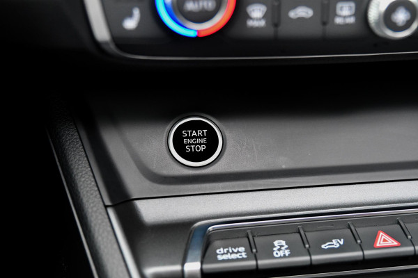 Audi Q3 Sportback 45 TFSI e 3x S-Line. Pano, ACC, Keyless, Sfeer, Dodeh, Camera, Matrix, 20'', Trekhaak, CarPlay!
