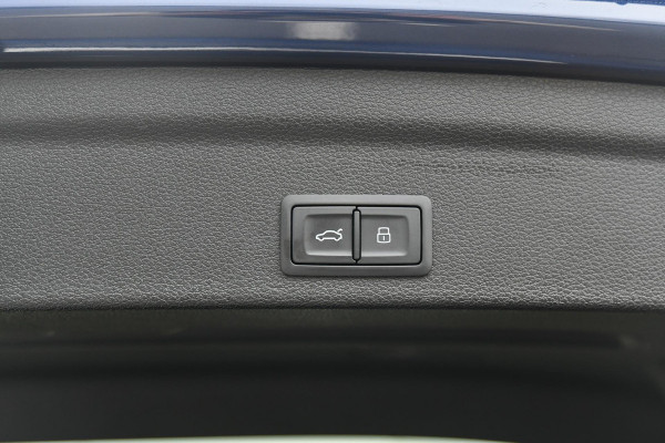 Audi Q3 Sportback 45 TFSI e 3x S-Line. Pano, ACC, Keyless, Sfeer, Dodeh, Camera, Matrix, 20'', Trekhaak, CarPlay!