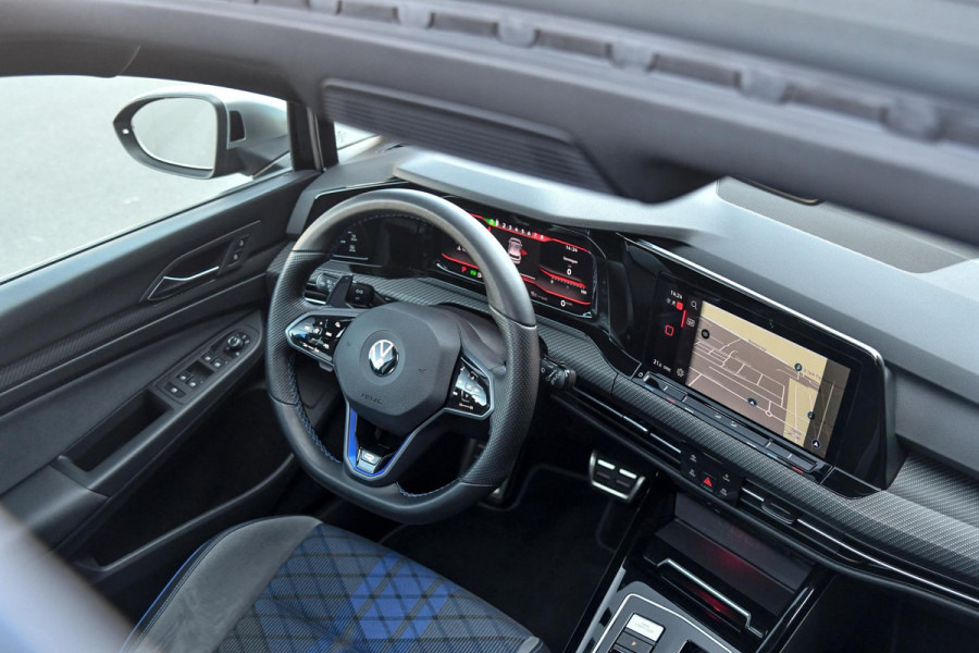 Volkswagen Golf 2.0 TSI R 4Motion Performance. BTW, Akra, Pano, Nurburg, HUD, H/K, Camera, ACC, Dodeh, IQ, Keyless, Stuurvw, CarPl