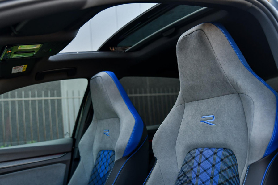 Volkswagen Golf 2.0 TSI R 4Motion Performance. BTW, Akra, Pano, Nurburg, HUD, H/K, Camera, ACC, Dodeh, IQ, Keyless, Stuurvw, CarPl