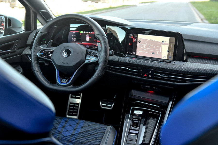 Volkswagen Golf 2.0 TSI R 4Motion Performance. BTW, Akra, Pano, Nurburg, HUD, H/K, Camera, ACC, Dodeh, IQ, Keyless, Stuurvw, CarPl