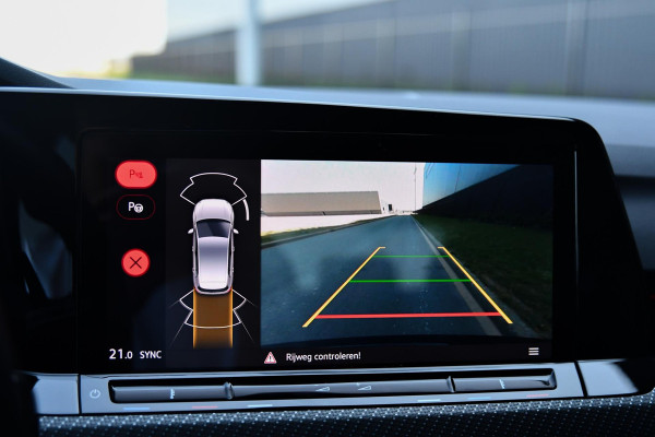 Volkswagen Golf 2.0 TSI R 4Motion Performance. BTW, Akra, Pano, Nurburg, HUD, H/K, Camera, ACC, Dodeh, IQ, Keyless, Stuurvw, CarPl