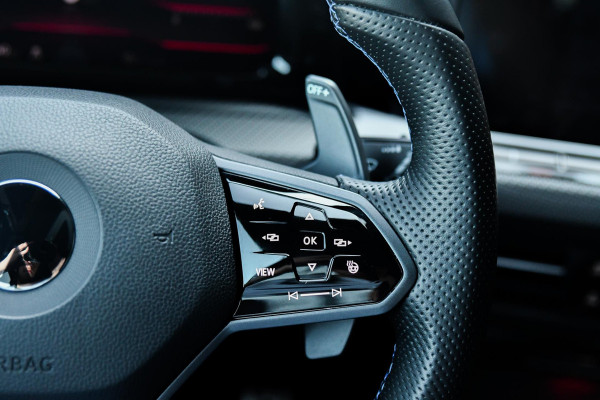 Volkswagen Golf 2.0 TSI R 4Motion Performance. BTW, Akra, Pano, Nurburg, HUD, H/K, Camera, ACC, Dodeh, IQ, Keyless, Stuurvw, CarPl