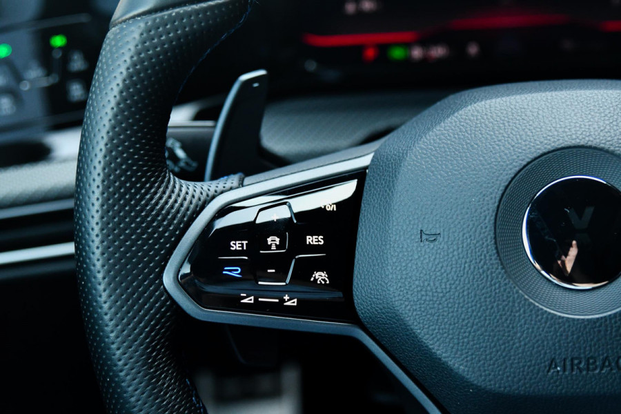 Volkswagen Golf 2.0 TSI R 4Motion Performance. BTW, Akra, Pano, Nurburg, HUD, H/K, Camera, ACC, Dodeh, IQ, Keyless, Stuurvw, CarPl