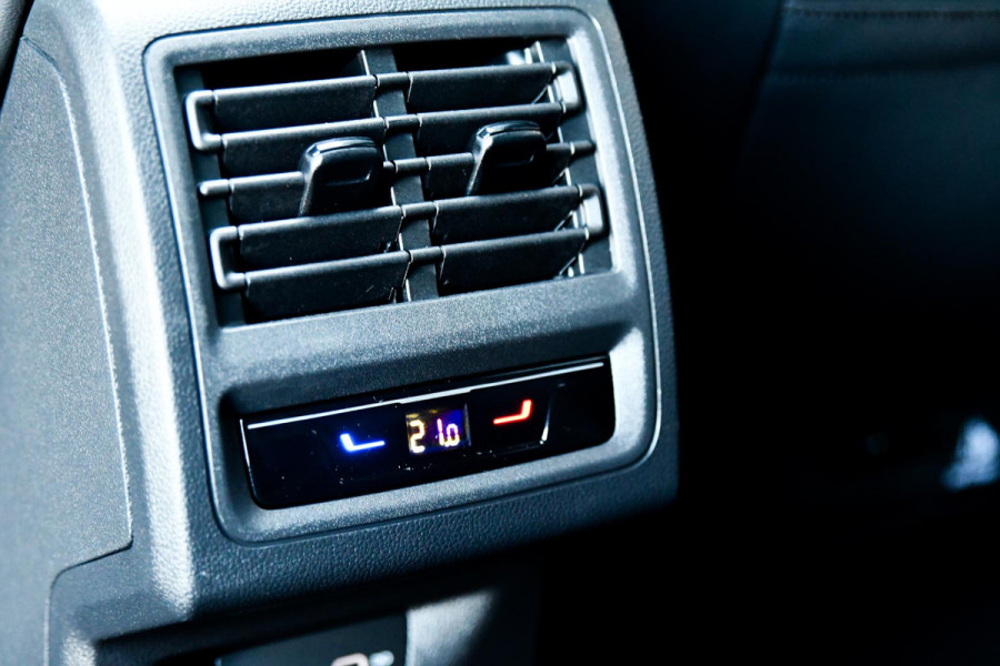 Volkswagen Golf 2.0 TSI R 4Motion Performance. BTW, Akra, Pano, Nurburg, HUD, H/K, Camera, ACC, Dodeh, IQ, Keyless, Stuurvw, CarPl