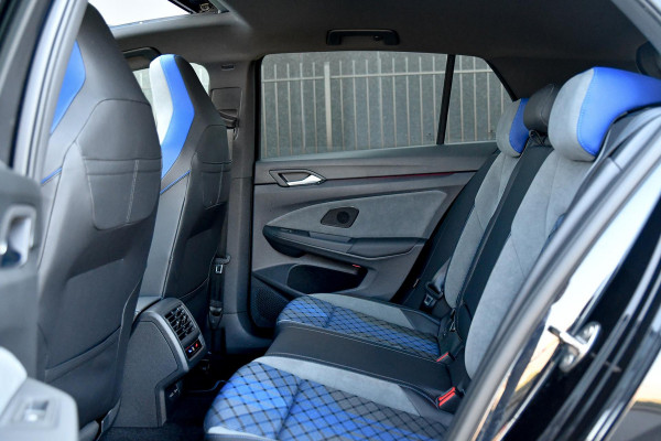 Volkswagen Golf 2.0 TSI R 4Motion Performance. BTW, Akra, Pano, Nurburg, HUD, H/K, Camera, ACC, Dodeh, IQ, Keyless, Stuurvw, CarPl