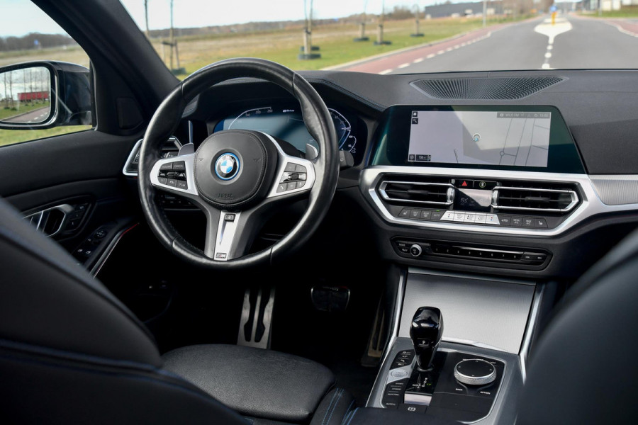 BMW 3 Serie Touring 320e M-Sport BTW. Pano, Laser, Memory, Sport Seats, ACC, 360, Leder, Aero, Keyless, Sfeer, Hifi, Dodeh, Trekh!