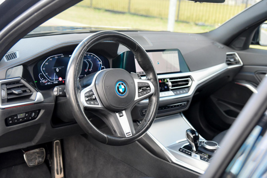 BMW 3 Serie Touring 320e M-Sport BTW. Pano, Laser, Memory, Sport Seats, ACC, 360, Leder, Aero, Keyless, Sfeer, Hifi, Dodeh, Trekh!